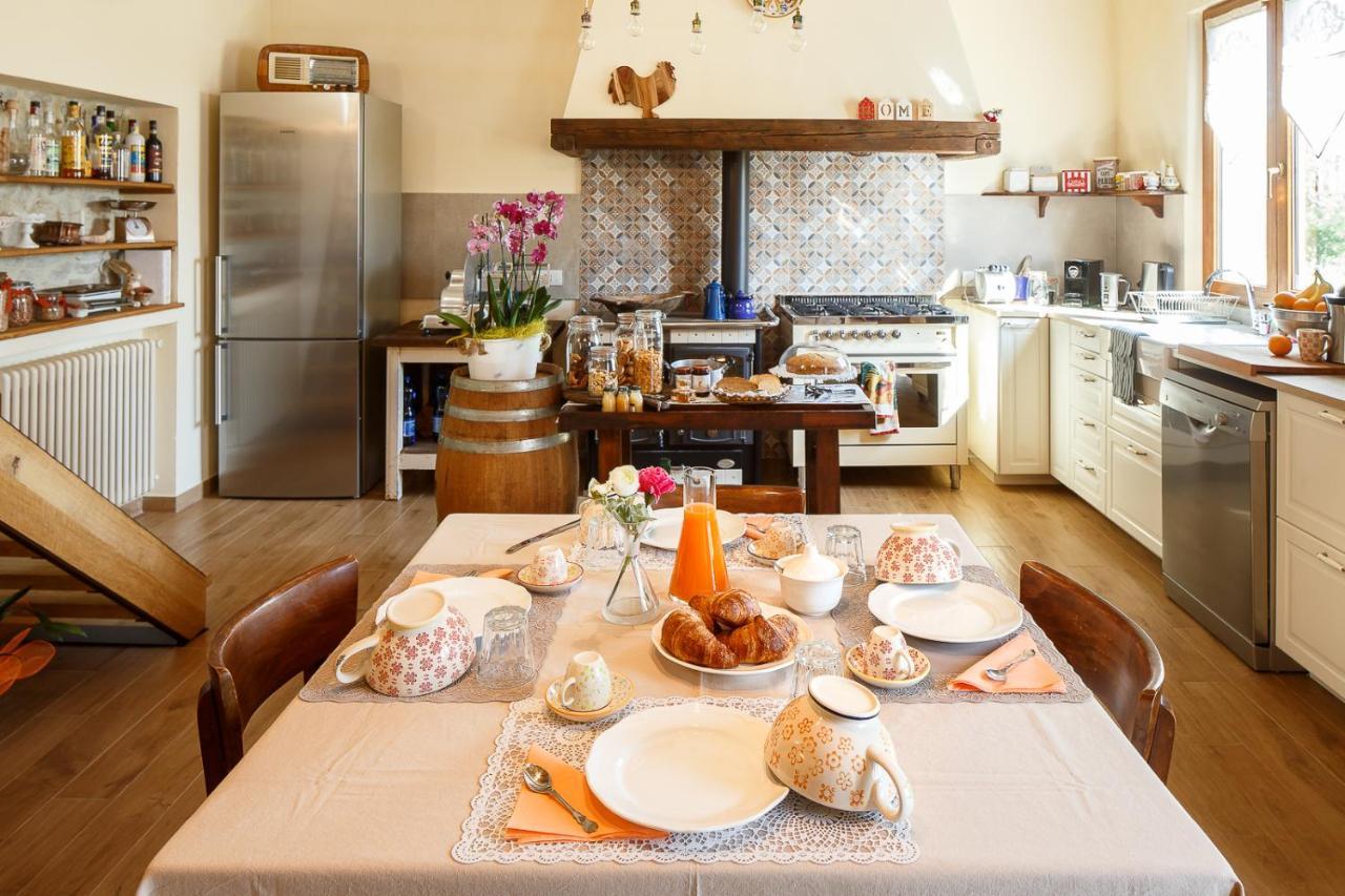 Il Pettirosso Bed and Breakfast SantʼArcangelo di Romagna Exteriör bild
